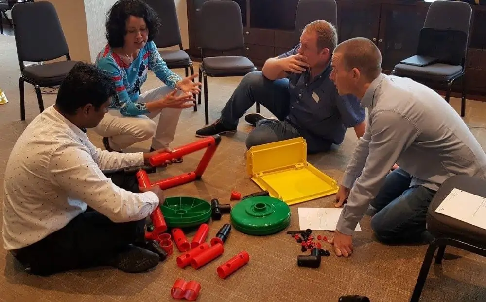 Optimizar el desarrollo del equipo con un kit de aprendizaje experiencial de MTa